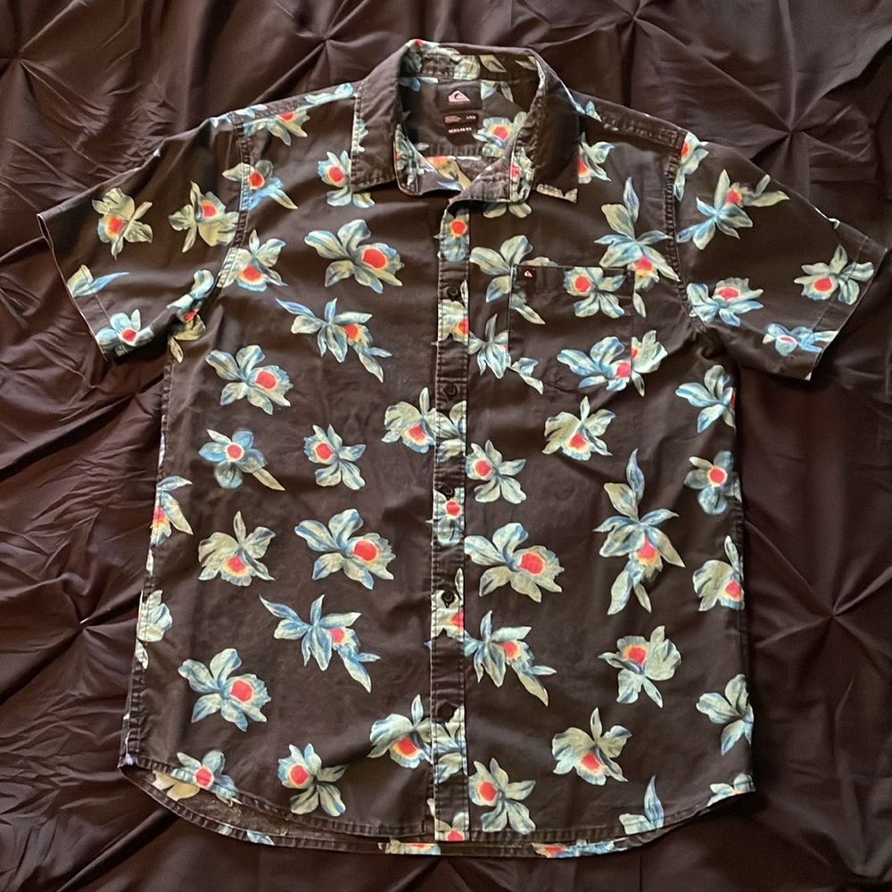 Men’s button down Quicksilver short sleeve shirt